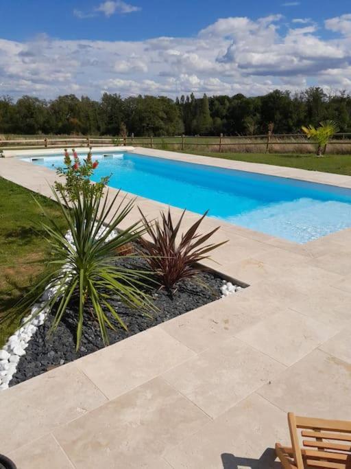 Gite Au Centre De La France Vesdun Extérieur photo