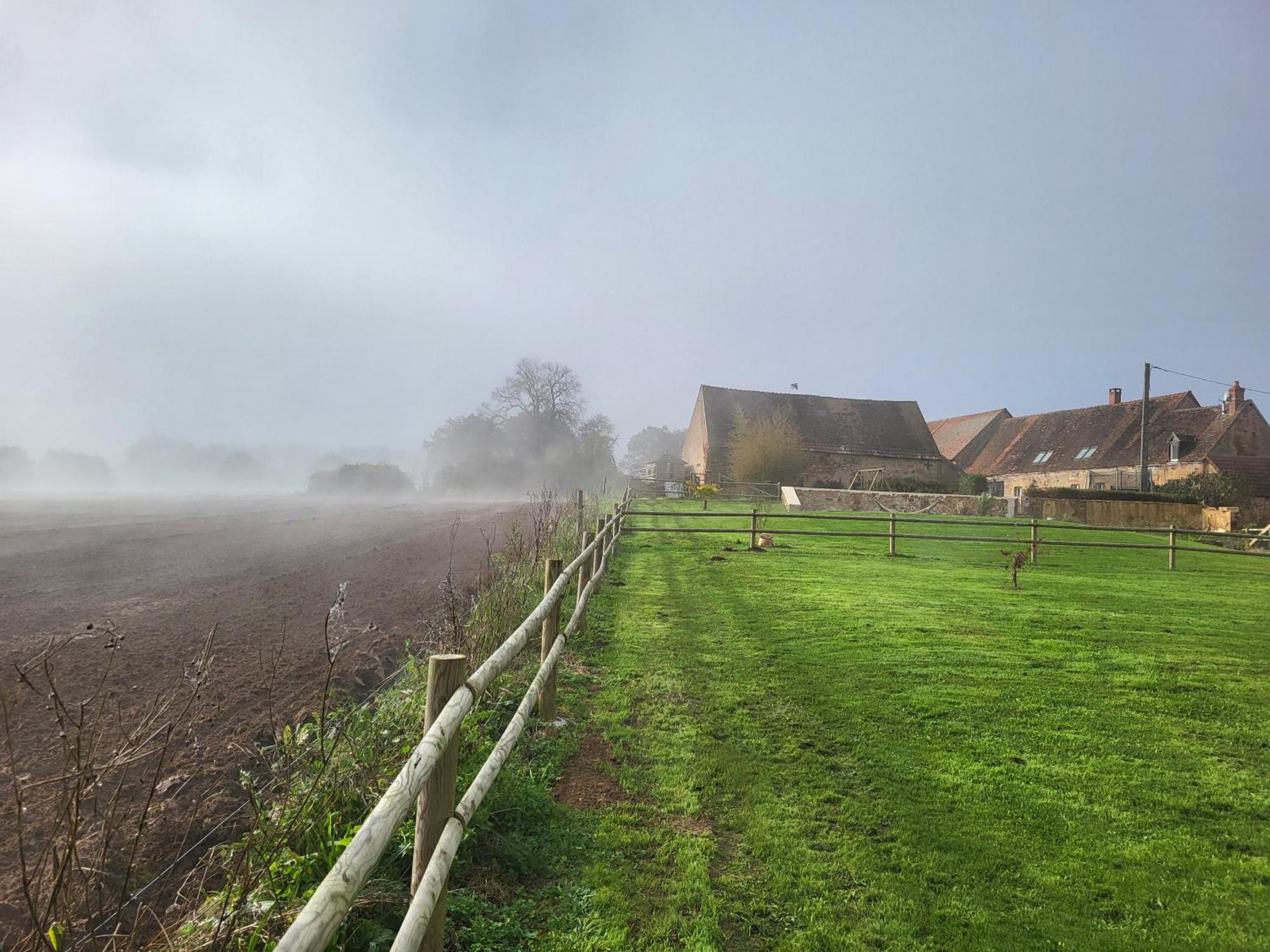 Gite Au Centre De La France Vesdun Extérieur photo