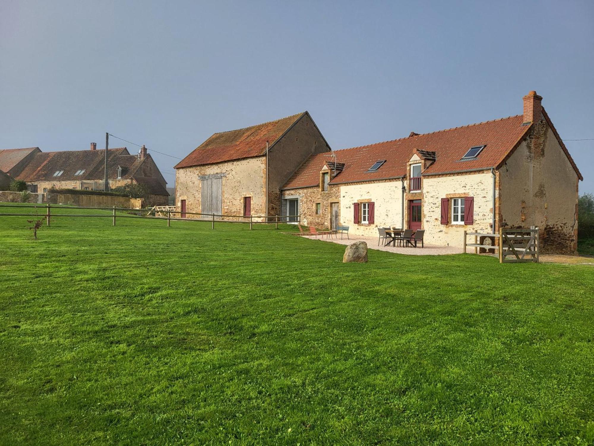 Gite Au Centre De La France Vesdun Extérieur photo