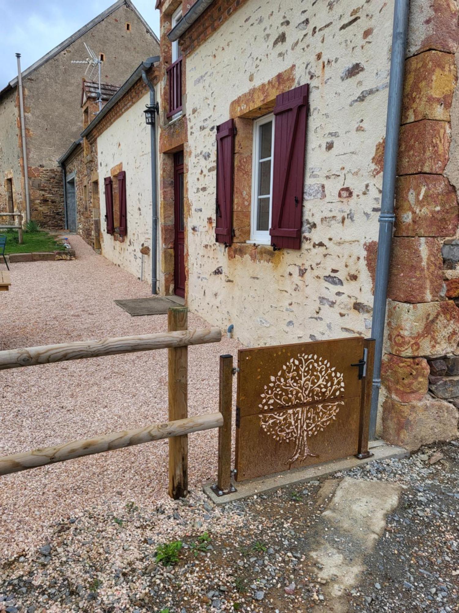 Gite Au Centre De La France Vesdun Extérieur photo